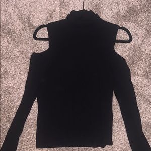 Cut out shoulders turtleneck-never worn